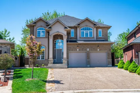 24 Edgecroft Crescent, ON L8J 3Y6