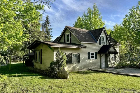 211 Bishop Street, ON P1P 1J5
