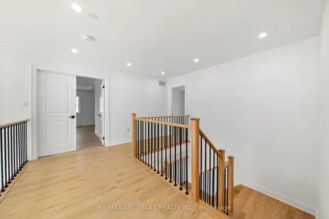 92 Hennessey Crescent, ON K9V 1P4