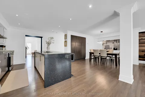 72 Aldgate Avenue, ON L8J 0J1