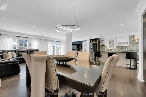 72 Aldgate Avenue, ON L8J 0J1