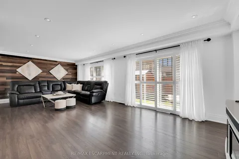 72 Aldgate Avenue, ON L8J 0J1