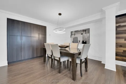 72 Aldgate Avenue, ON L8J 0J1