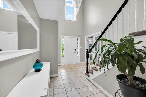 684 UPPER HORNING Road, ON L9C 7R3