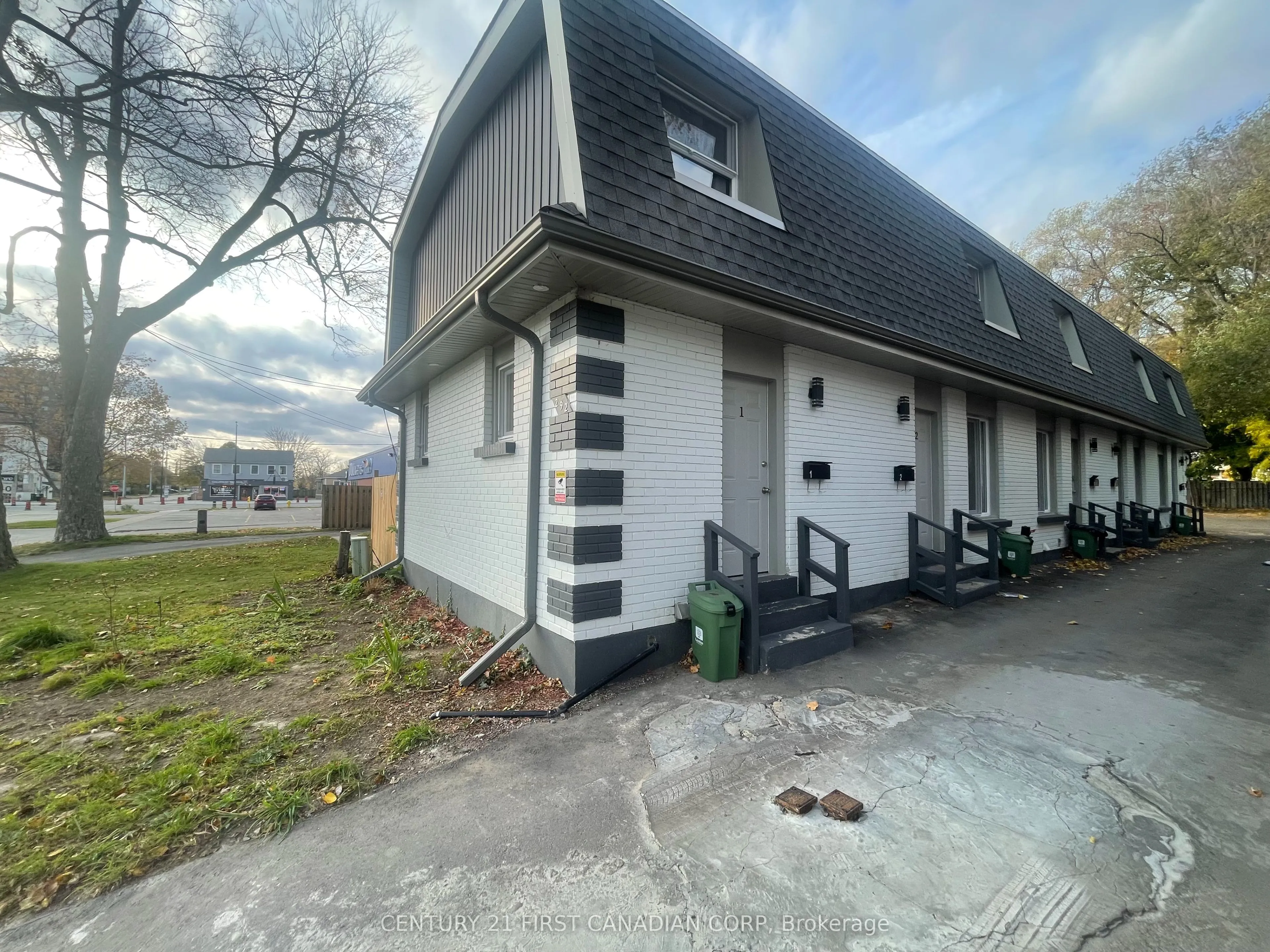 292 Simcoe Street, ON N6B 1J5