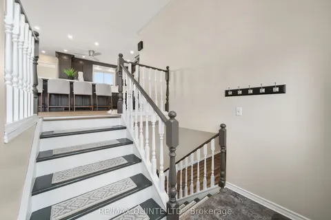 94 Cloverleaf Drive, ON K8N 4Z5