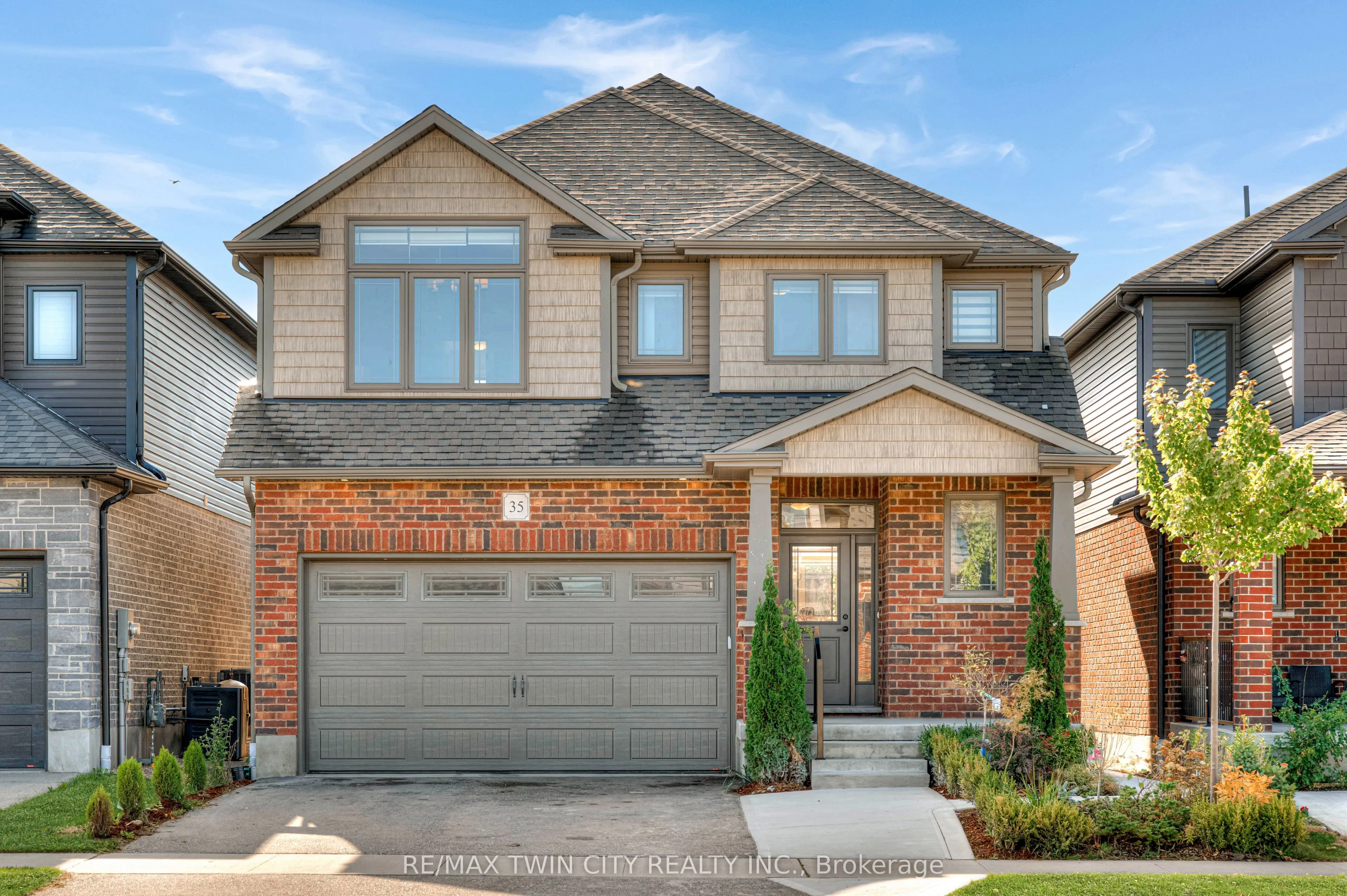 35 Loxleigh Lane, ON N0B 1M0