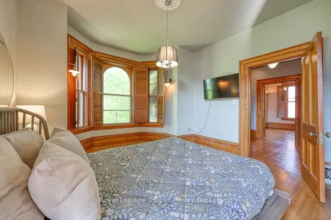 285 Oxford Street, ON N5C 2W2