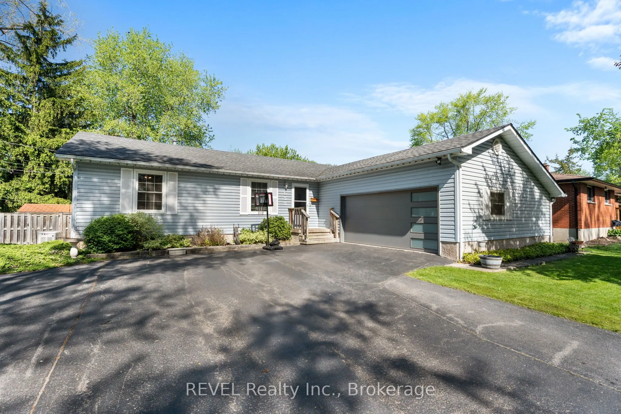 655 Parkdale Avenue, ON L2A 5B5