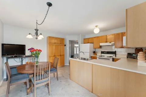 16 Royal Field Crescent, Barrhaven, ON K2J 4E8