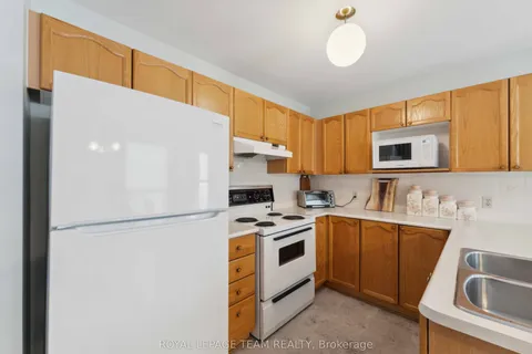 16 Royal Field Crescent, Barrhaven, ON K2J 4E8