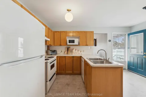 16 Royal Field Crescent, Barrhaven, ON K2J 4E8