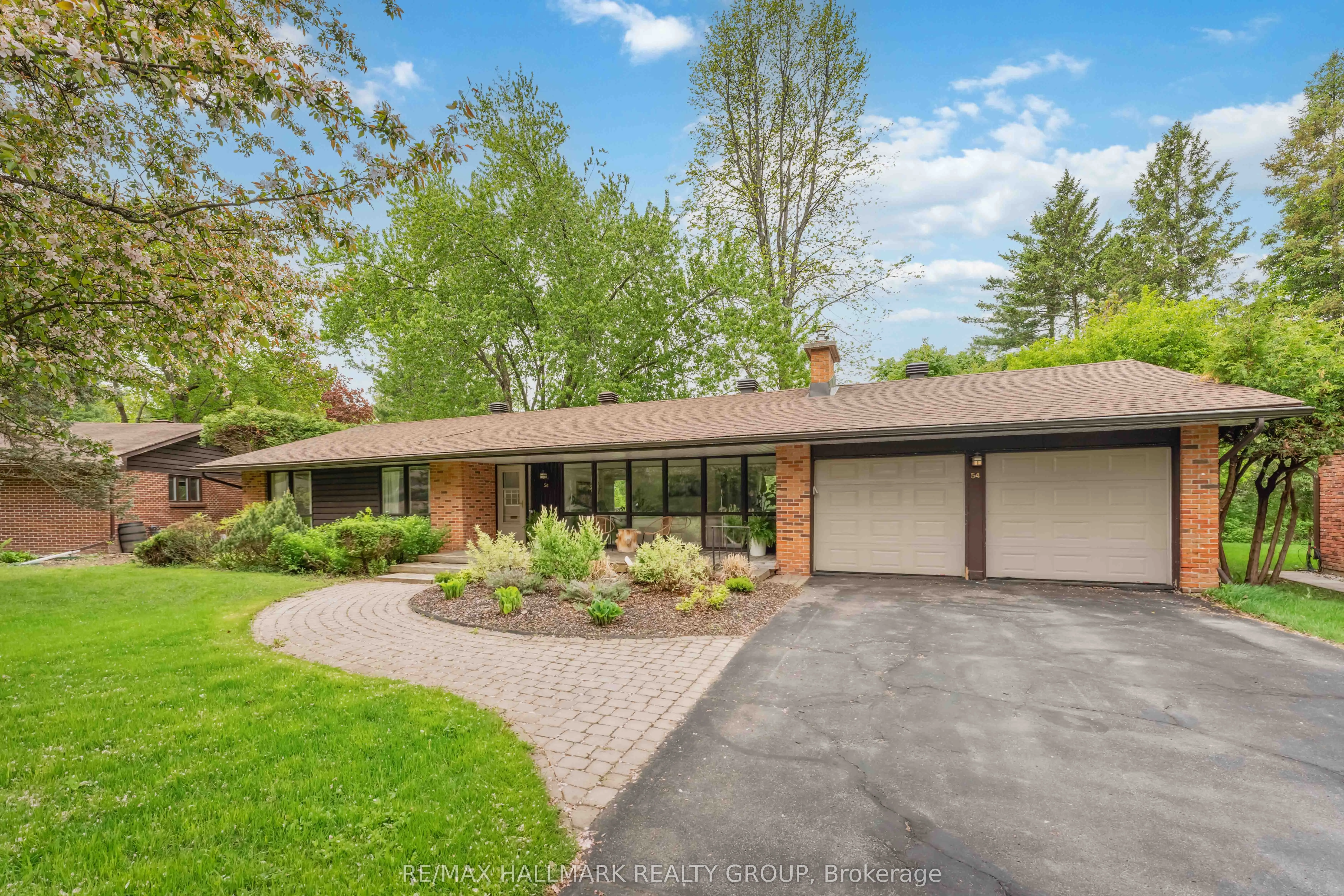 54 Lismer Crescent, Kanata, ON K2K 1A2