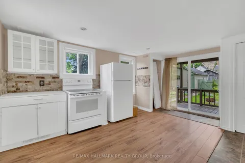 118 Wellington Street, Gananoque, ON K7G 1B7