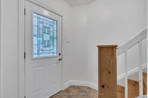118 Wellington Street, Gananoque, ON K7G 1B7