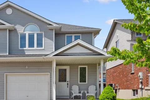 4 Sandcreek Lane, Guelph, ON N1E 7K7
