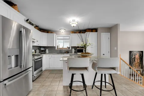 677 Tanner Drive, ON K7M 8Y2