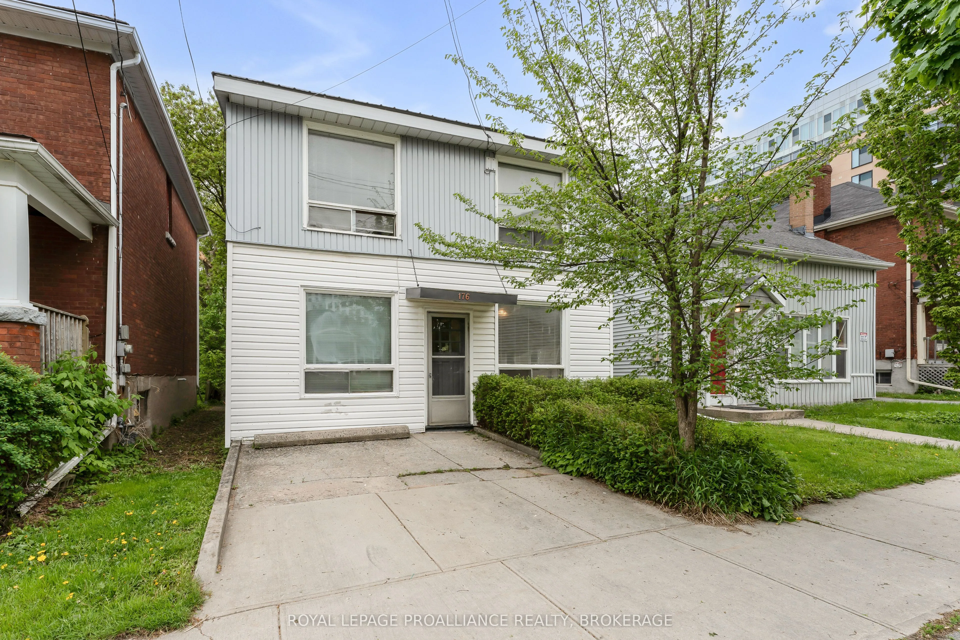 176 Nelson Street, ON K7L 3X1