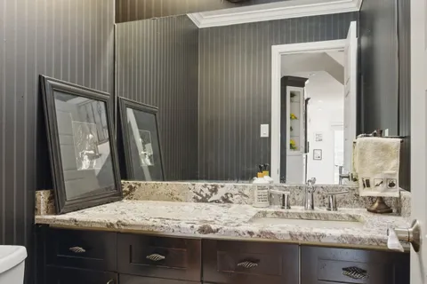 59 LAUREL Crescent, ON N6H 4X5