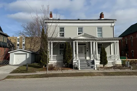 10 CHAPEL Street, ON K9A 1H9