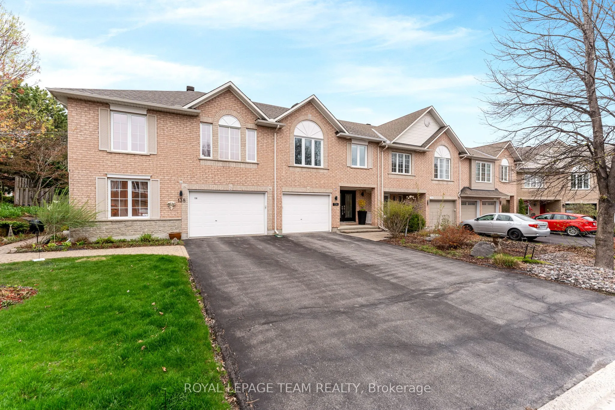 136 Macassa Circle, ON K2T 1J7