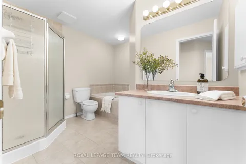 136 Macassa Circle, ON K2T 1J7