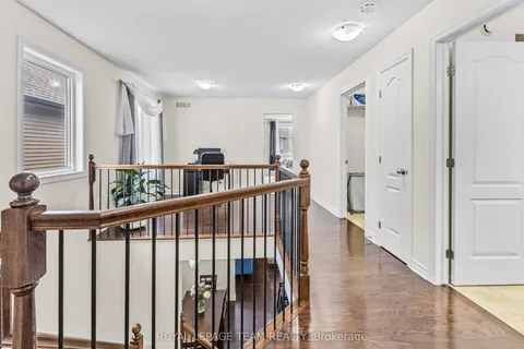 926 Bunchberry Way, ON K1T 3T8