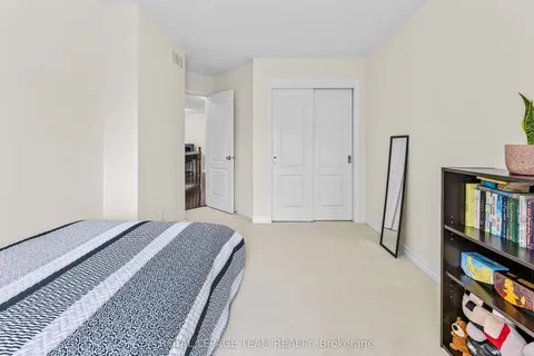 926 Bunchberry Way, ON K1T 3T8
