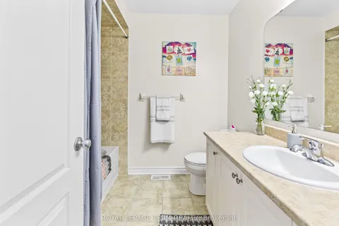 926 Bunchberry Way, ON K1T 3T8