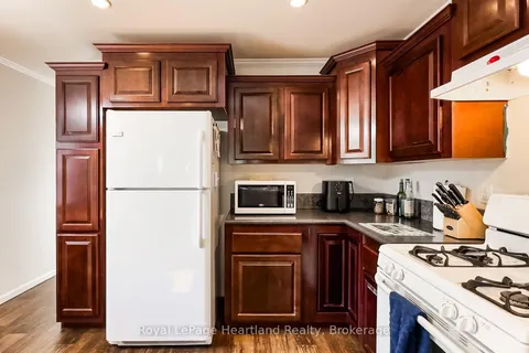 10 BLOOMSBURY Drive, ON N7A 3Y3