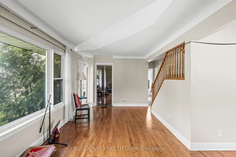 1372 RIDGEDALE Street, ON K1T 1C5