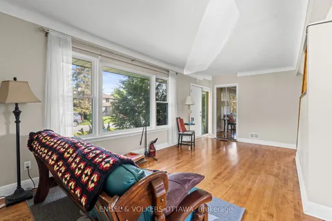 1372 RIDGEDALE Street, ON K1T 1C5