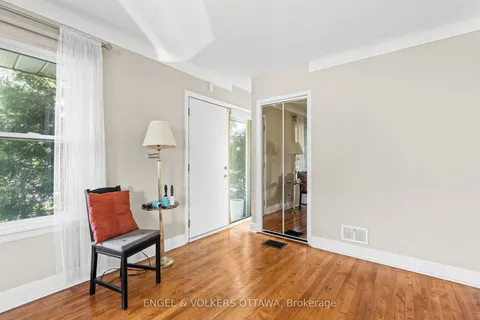 1372 RIDGEDALE Street, ON K1T 1C5