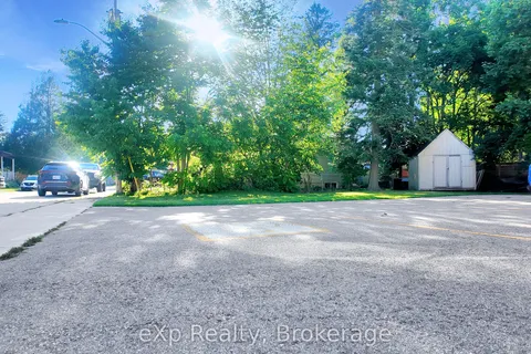 210 8th Street, ON N4N 1J5