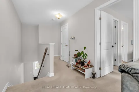 813 Beatrice Peak Court, ON K2J 6T6