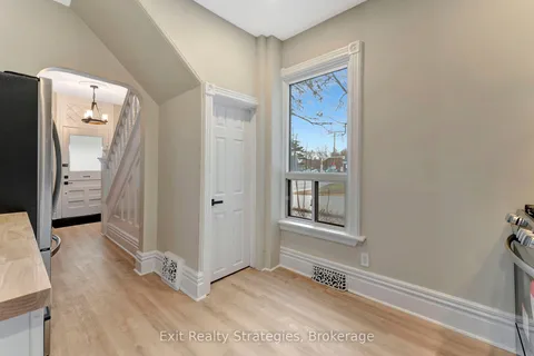 142 Sanford Avenue, ON L8L 5Z5