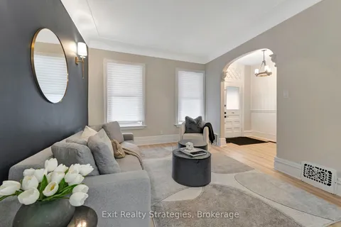 142 Sanford Avenue, ON L8L 5Z5