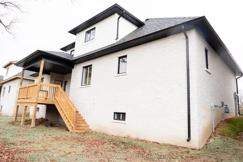242 Mount Pleasant Street, ON N3T 1V1