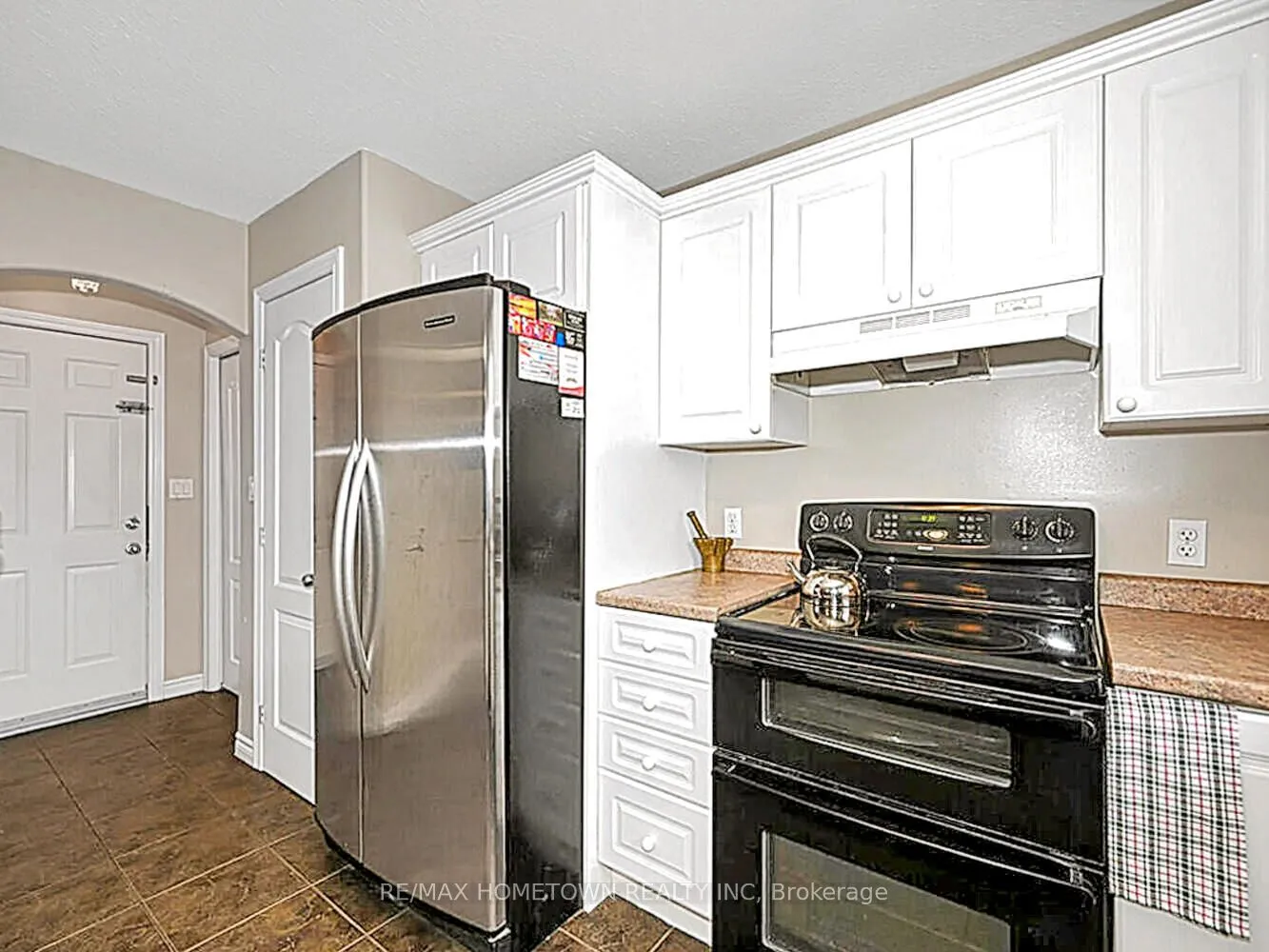 16 REGENCY Place, ON K6V 7M5
