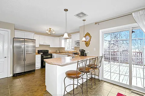 16 REGENCY Place, ON K6V 7M5