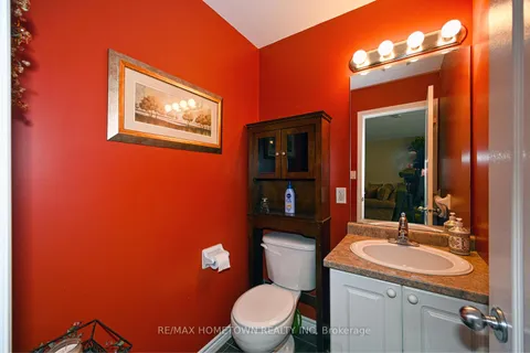 16 REGENCY Place, ON K6V 7M5