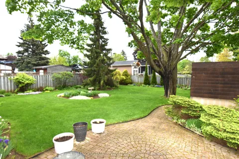17 Trillium Lane, ON K9H 6J5