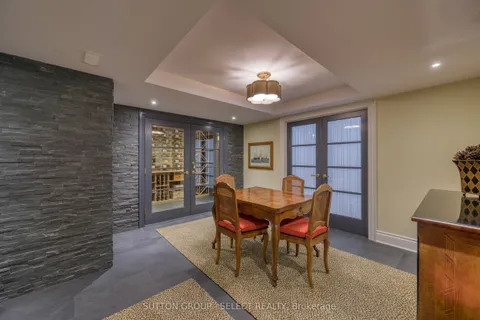 1597 Gloucester Road, ON N6G 2S5