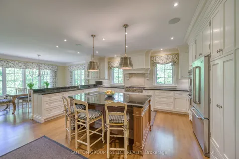 1597 Gloucester Road, ON N6G 2S5
