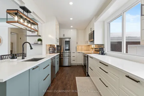18 Flanders Avenue, ON L2M 5X3