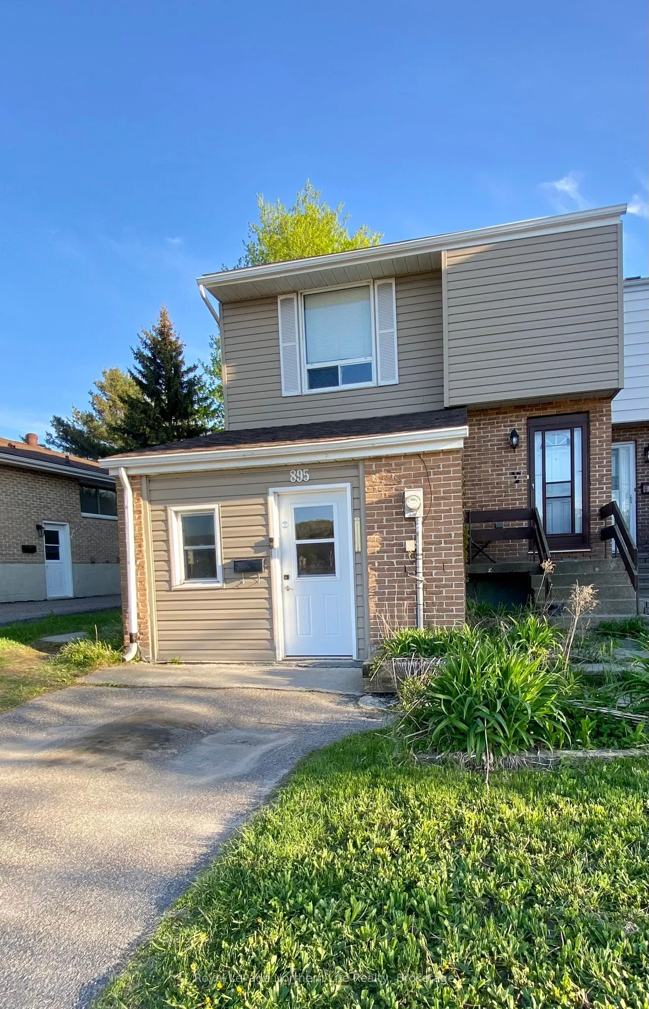 895 Tackaberry Drive, ON P1B 4R8