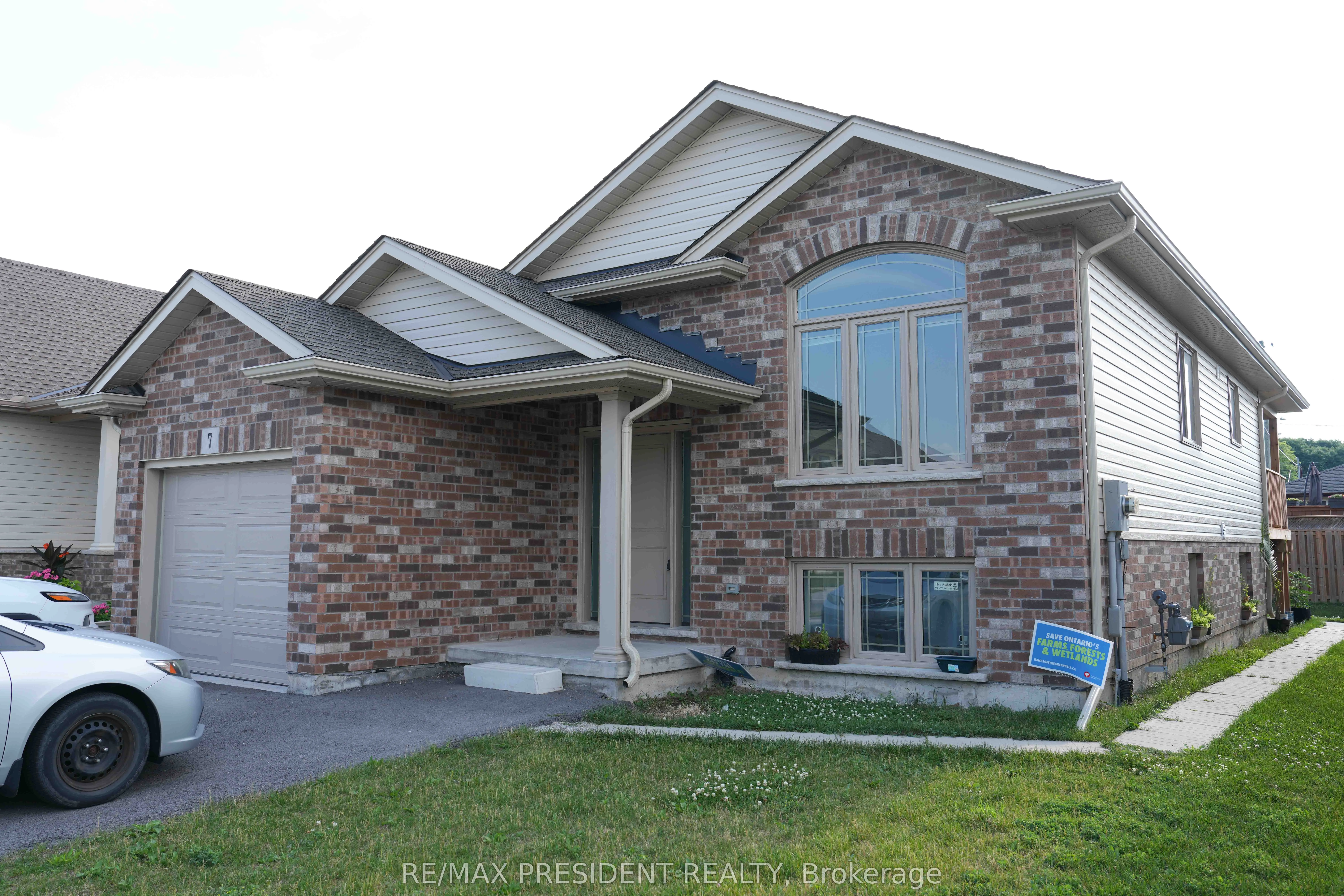 7 Berkshire Drive, ON L2M 3Y3