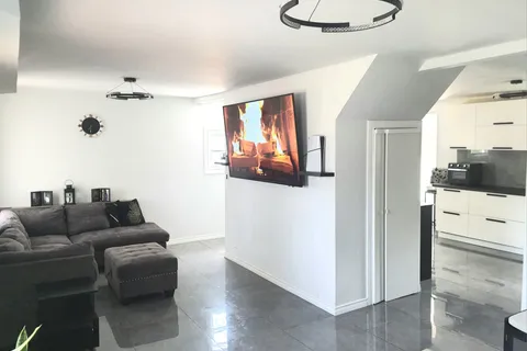 249 Wallace Avenue, ON L3B 1R7