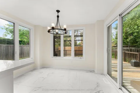 215 Walden Drive, ON K2K 2K6