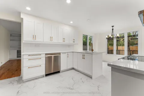 215 Walden Drive, ON K2K 2K6